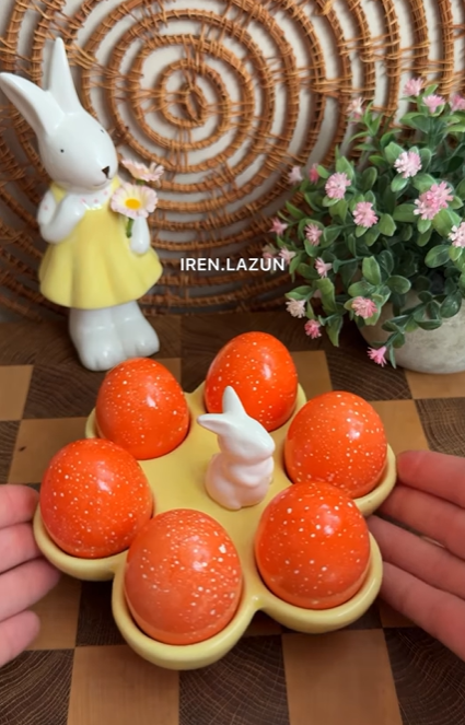 Обычные ингредиенты сделают ваши крашанки к Пасхе фантастическими: трендовый метод