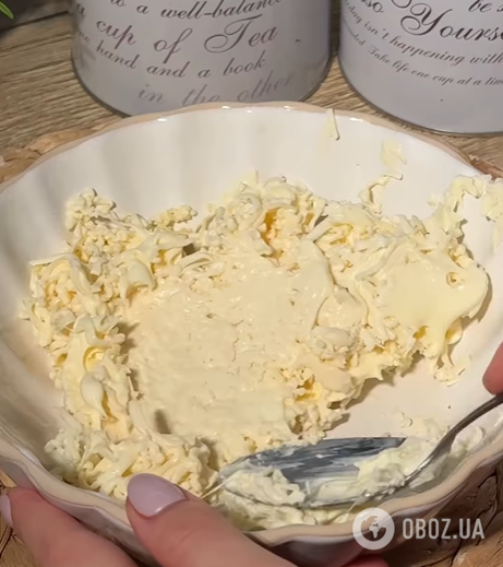 Лінивий салат з буряком та плавленим сиром: готується 15 хвилин