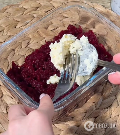 Лінивий салат з буряком та плавленим сиром: готується 15 хвилин