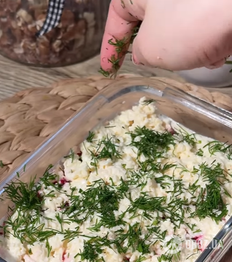 Лінивий салат з буряком та плавленим сиром: готується 15 хвилин