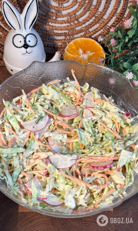 Витаминный салат с секретным соусом: что приготовить из обычных овощей, которые точно есть дома