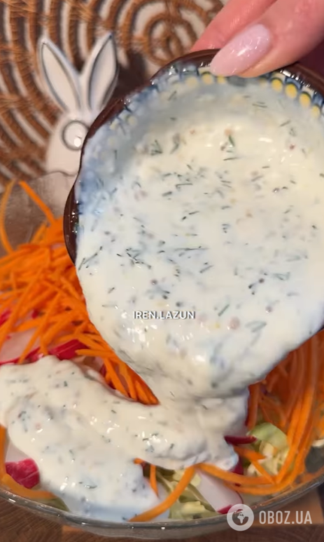 Витаминный салат с секретным соусом: что приготовить из обычных овощей, которые точно есть дома