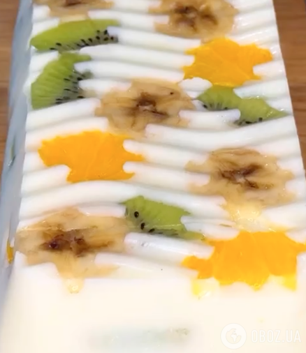 Найсмачніший десерт із йогурту та фруктів за 10 хвилин: без цукру, тіста та випічки