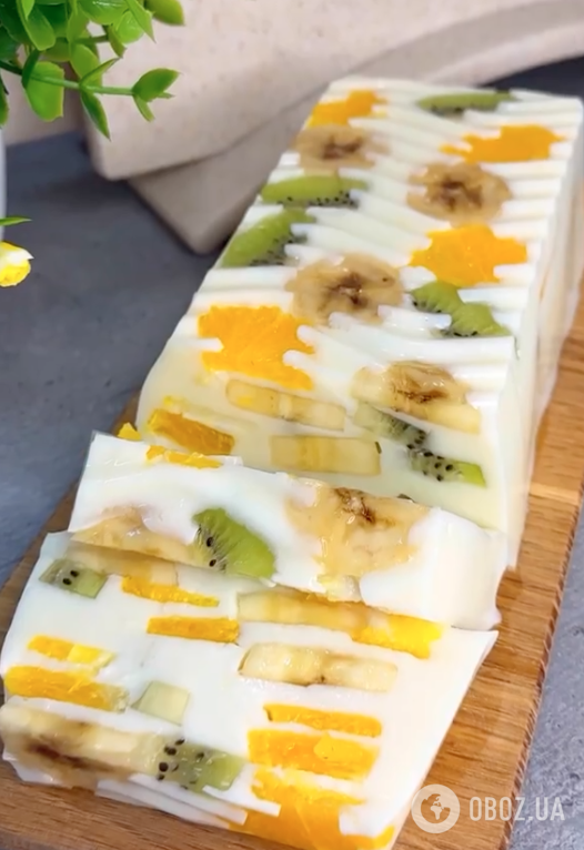 Найсмачніший десерт із йогурту та фруктів за 10 хвилин: без цукру, тіста та випічки