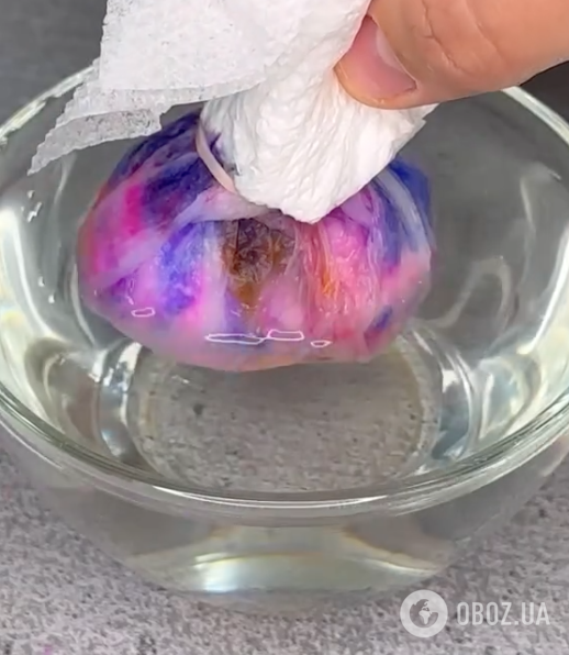 Як красиво пофарбувати великодні яйця за 2 хвилини: ділимося простою технологією