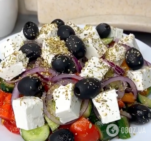 Греческий салат по-новому: делимся секретом вкусного блюда для пасхального стола