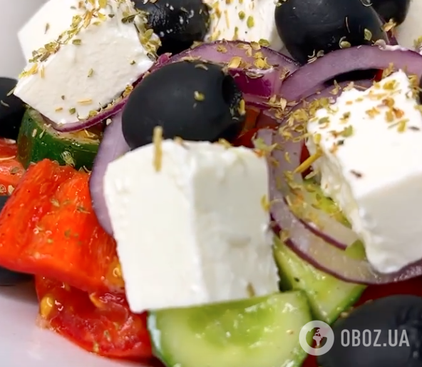 Греческий салат по-новому: делимся секретом вкусного блюда для пасхального стола