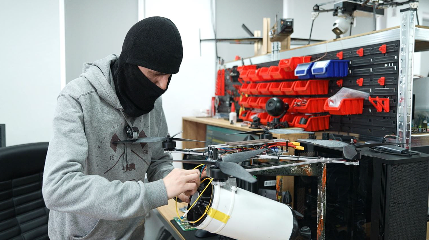 "Есть таймер самоуничтожения": инженер объяснил, почему взрываются сбитые дроны, и предупредил украинцев об опасности. Фото