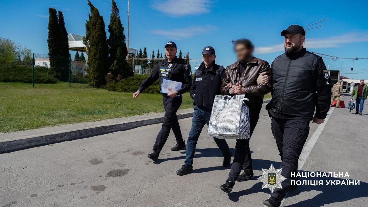 Кошти вкладались в нерухомість за кордоном