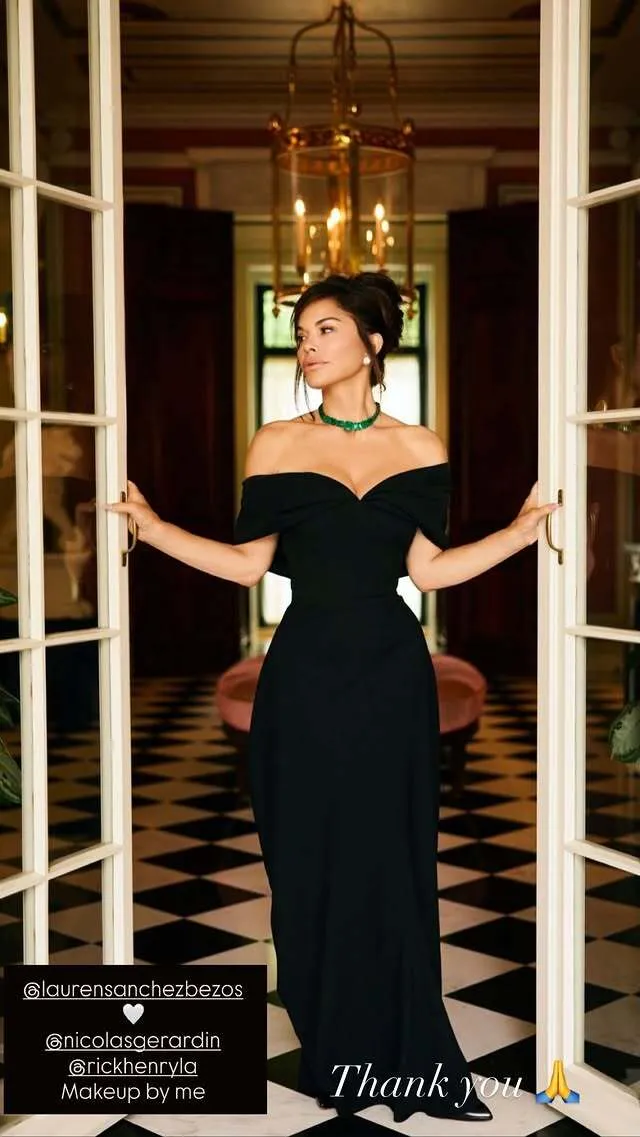 "Ця жінка відмовляється прикривати груди". Дружину мільярдера Безоса рознесли за "непристойну" сукню на прийомі з королем