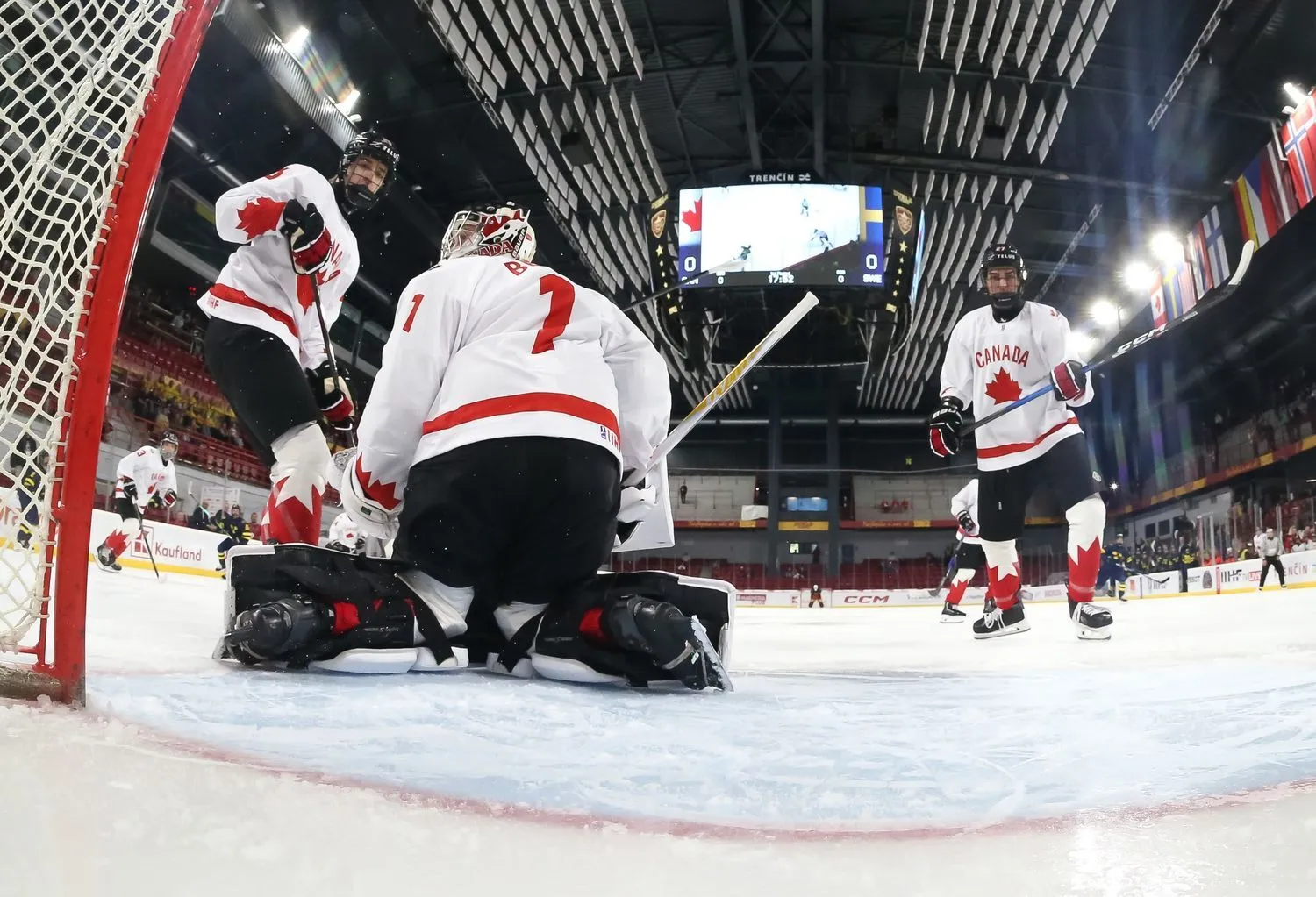 Впервые за 25 лет: Канада и США опозорились на чемпионате мира по хоккею U-18