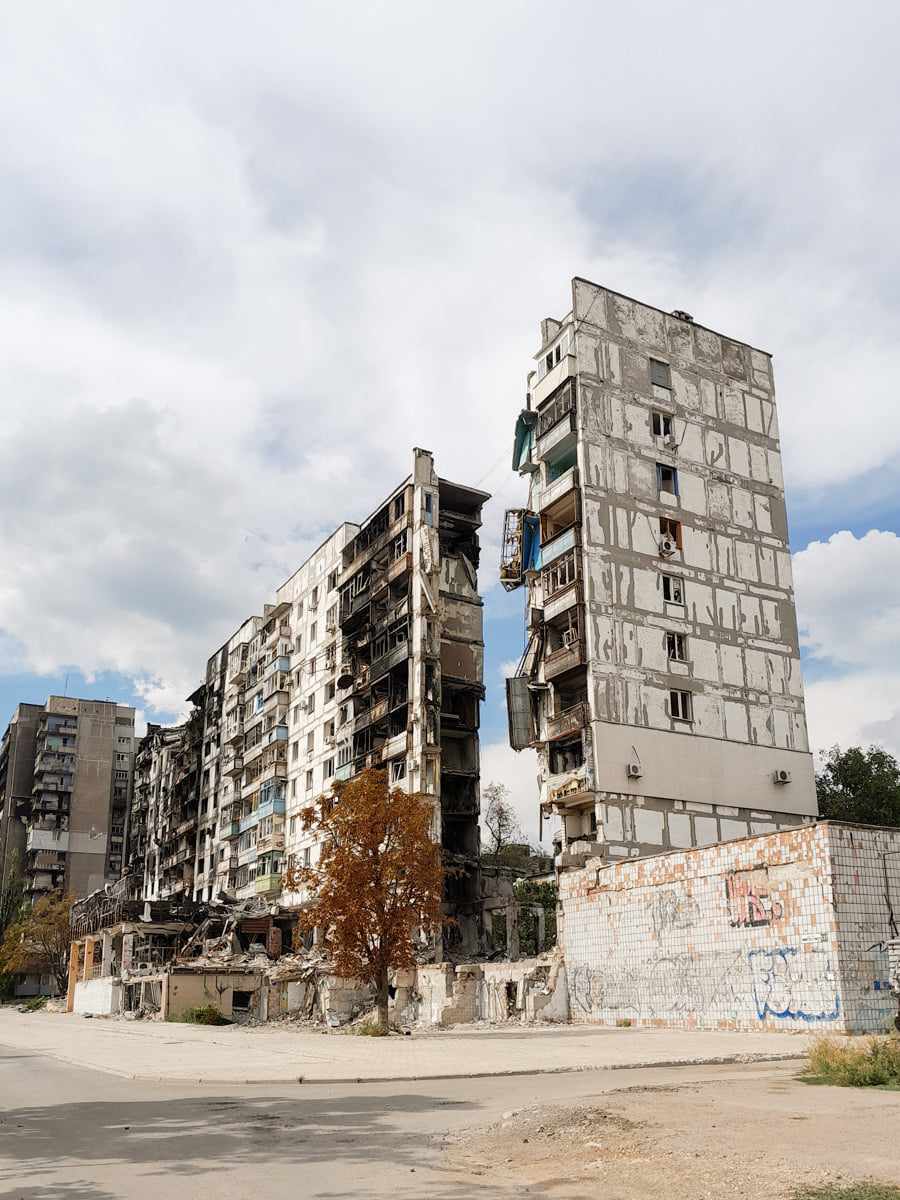 У Маріуполі виявили приховане масове поховання: з'явилося під час боїв за місто. Фото