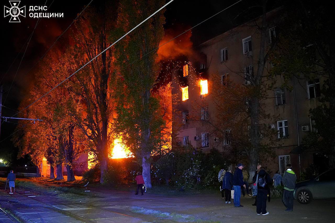 Россия атаковала Одессу ударными дронами: вспыхнули пожары, пострадали 20 человек. Фото и видео