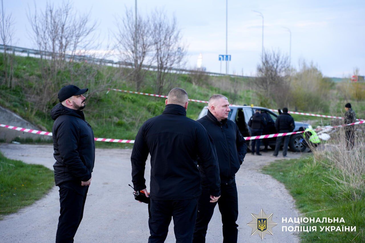 На Рівненщині чоловік відкрив стрілянину по групі оповіщення військових та правоохоронцю: є постраждалі. Фото