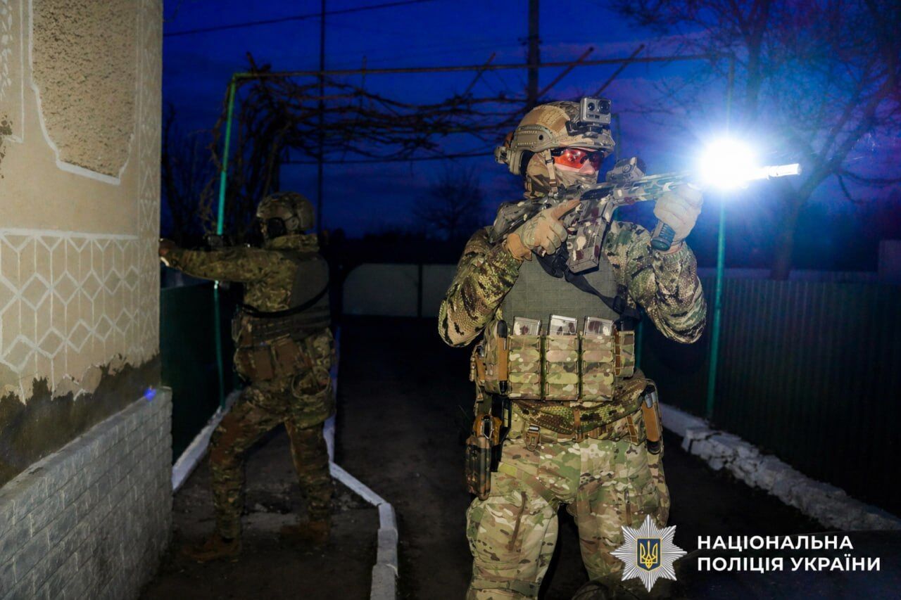 На Рівненщині чоловік відкрив стрілянину по групі оповіщення військових та правоохоронцю: є постраждалі. Фото