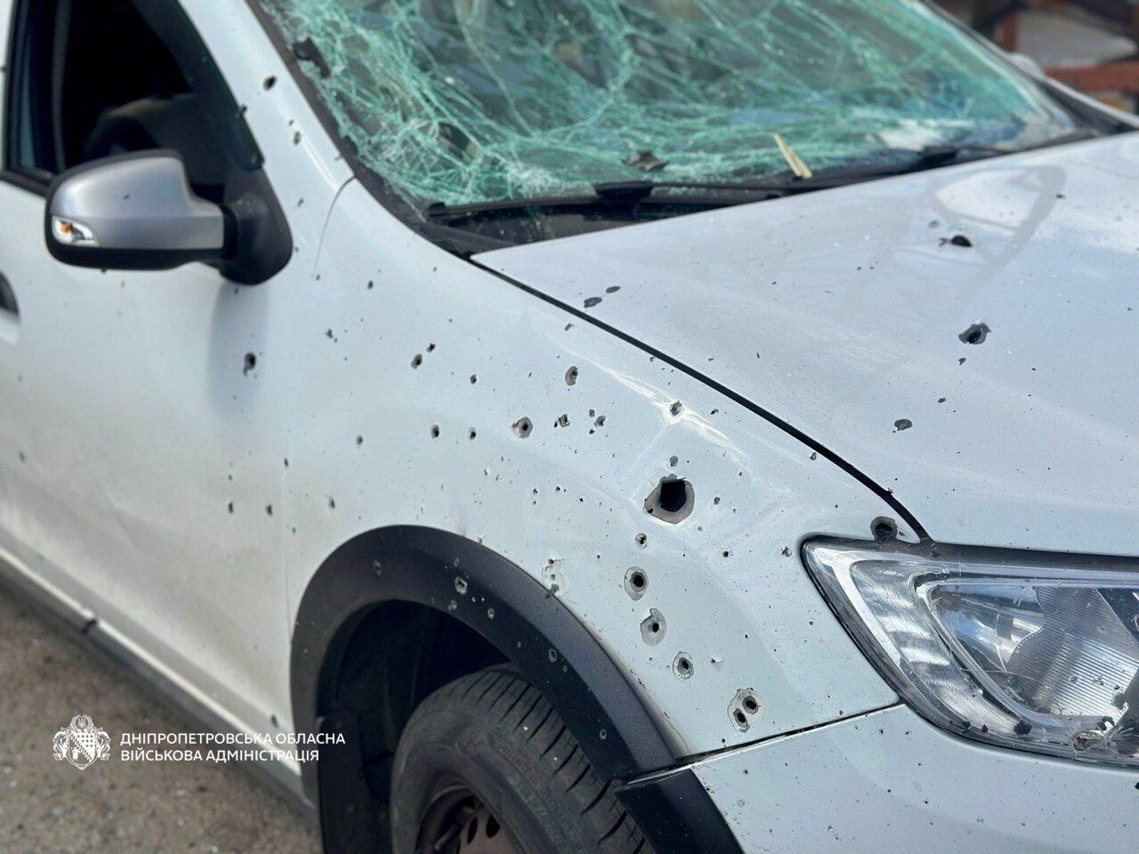 Росія завдала удару по Дніпру: сталась пожежа, є жертва, 11 людей постраждали. Фото