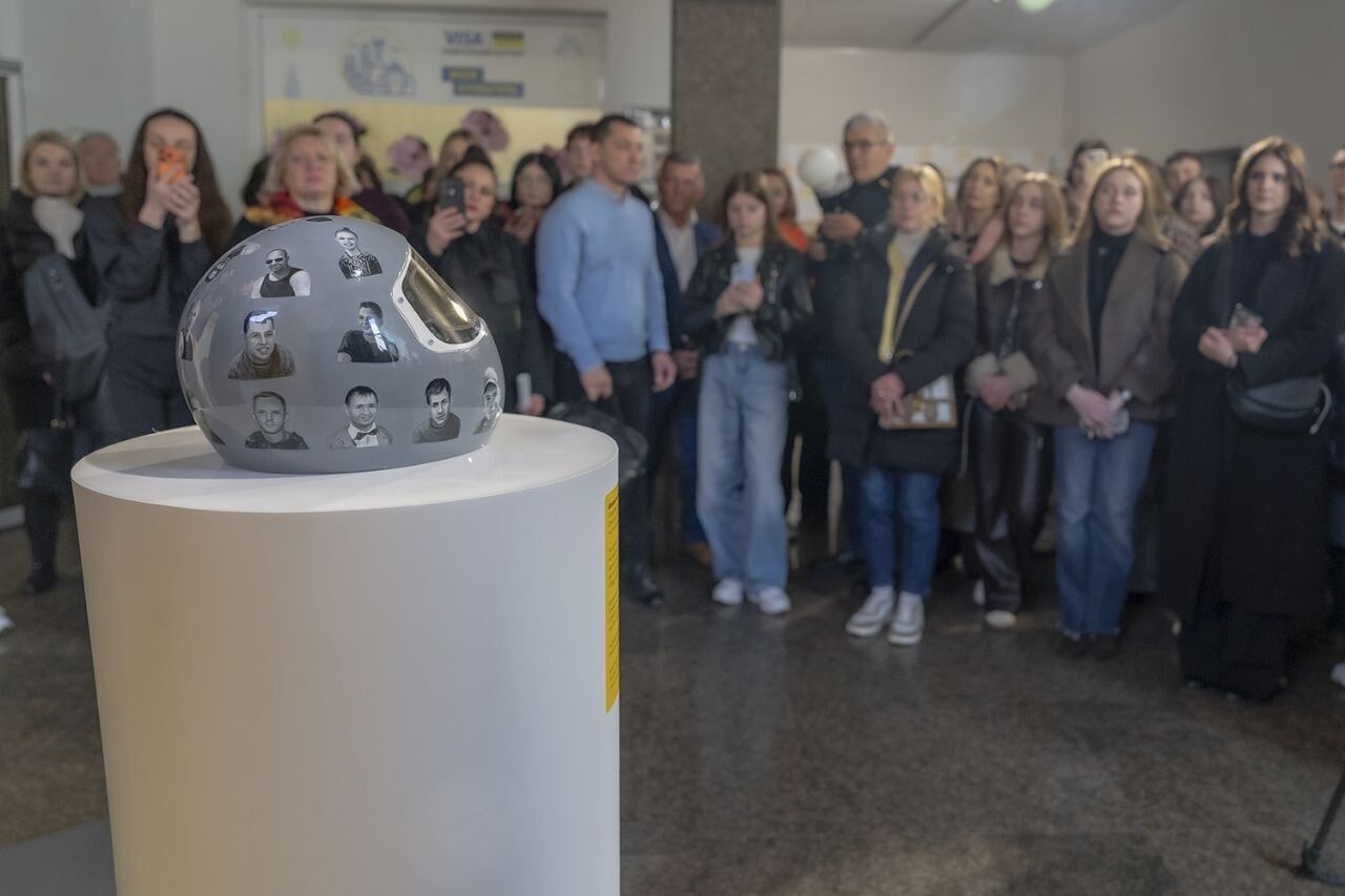 Історія має лунати: Гераскевич передав "Шолом пам’яті. Продовження історії" у музей "Голоси мирних" Фонду Ріната Ахметова