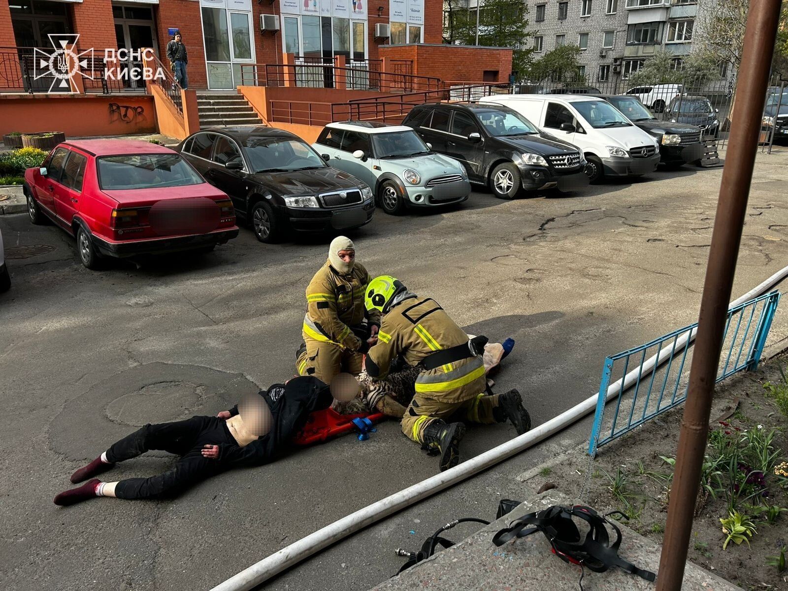 У Києві пожежа в квартирі забрала життя жінки. Подробиці трагедії та фото