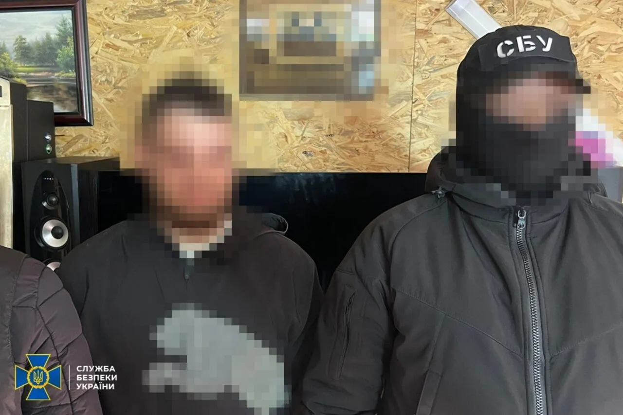 На Киевщине разоблачили сотрудника ТЦК и его сообщников, которые "зарабатывали" на уклонистах. Подробности и фото