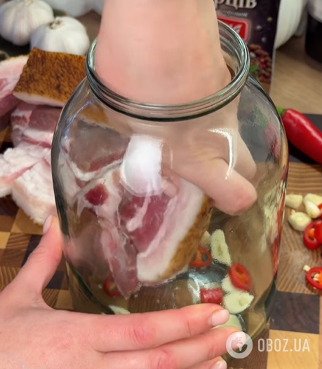 Як смачно замаринувати сало з часником та спеціями: можна їсти через три дні
