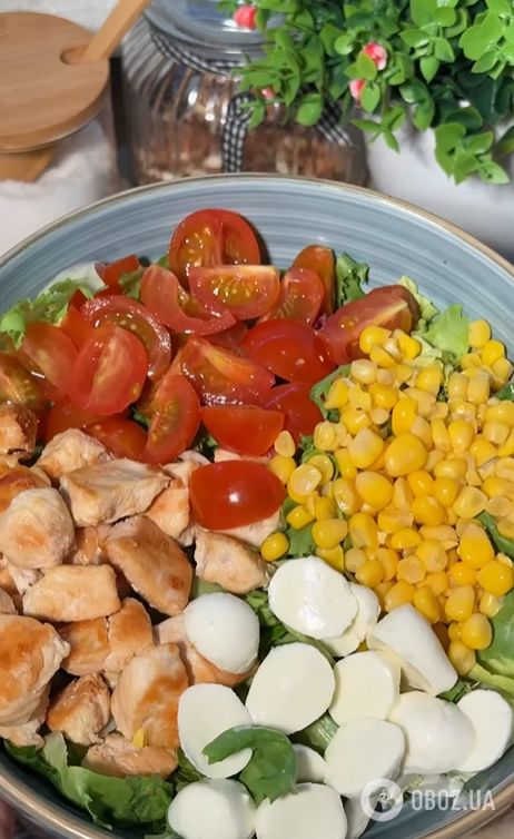 Який оригінальний салат приготувати з курячим філе: дуже смачна заправка