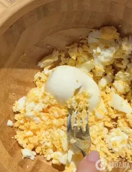 Самая вкусная намазка "Пальчики оближешь" из вареных яиц, с сыром и чесноком: делимся рецептом