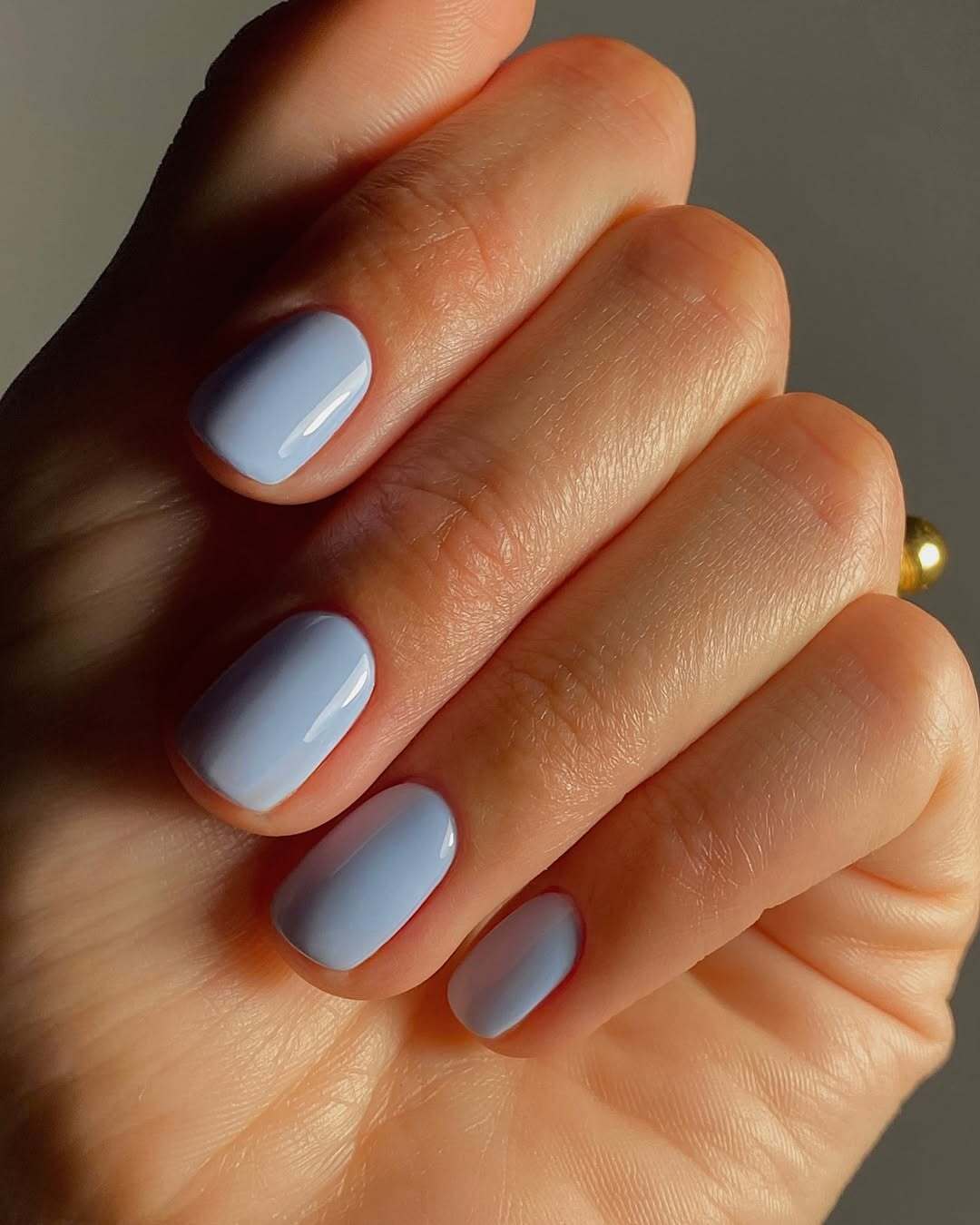 Хром, діаманти і гра з формами: названо найтрендовіші нігті на літо 2026