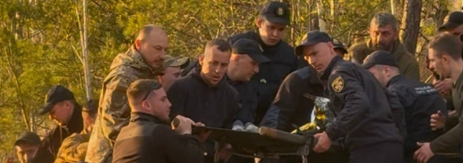 Почти сутки пролежал неподвижно: в Ровенской области спасли 10-летнего парня, который сорвался в карьер. Фото