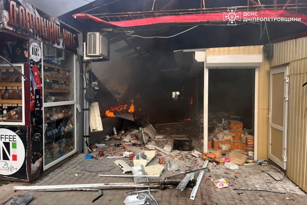 Рятувальники показали фото після смертельного удару окупантів по Нікополю, де загинули 5 людей