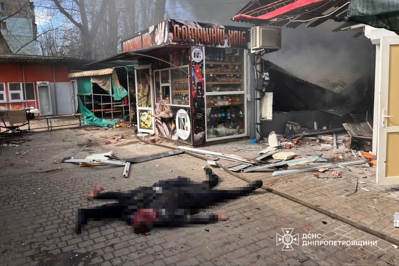 Рятувальники показали фото після смертельного удару окупантів по Нікополю, де загинули 5 людей