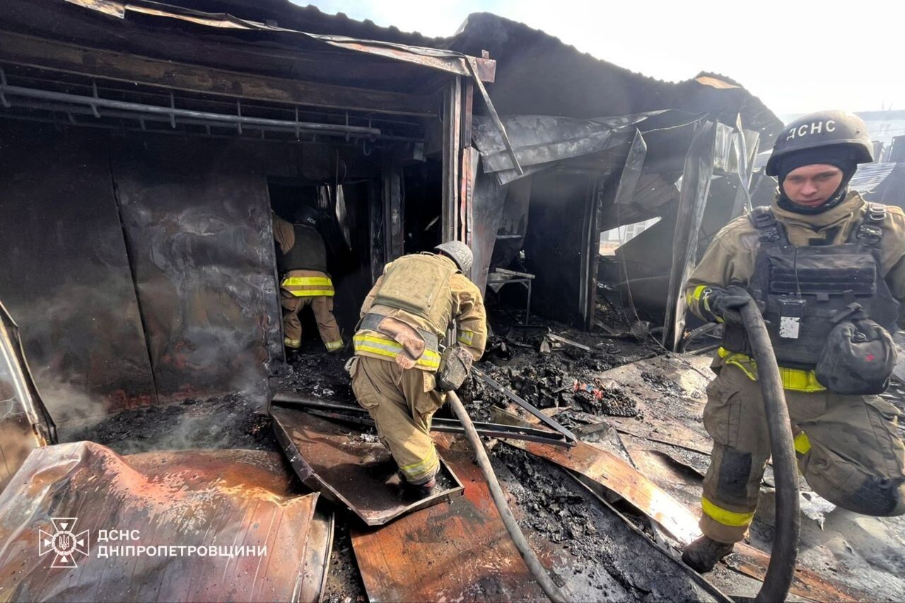 Рятувальники показали фото після смертельного удару окупантів по Нікополю, де загинули 5 людей