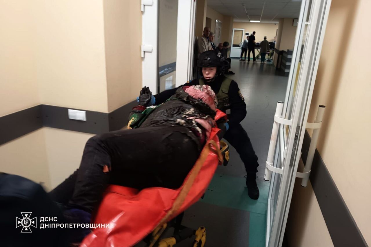 Рятувальники показали фото після смертельного удару окупантів по Нікополю, де загинули 5 людей