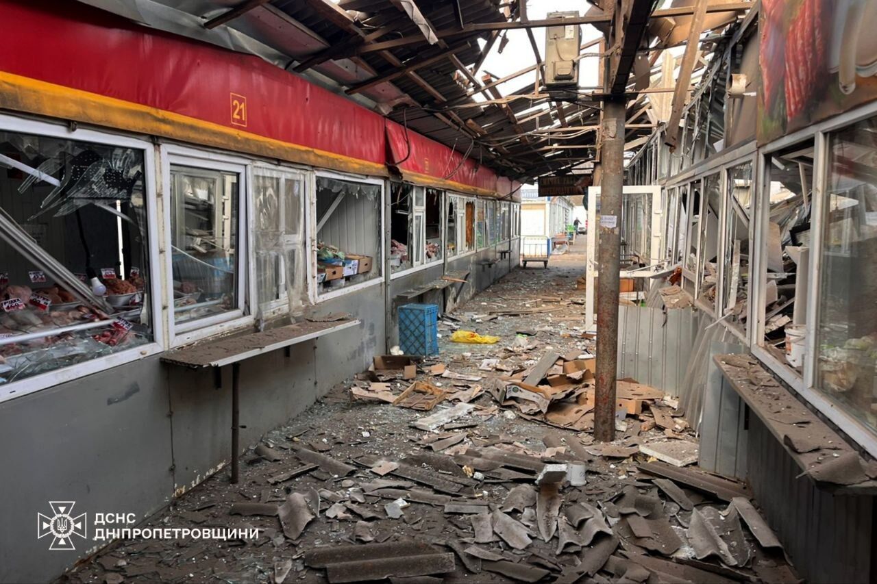 Рятувальники показали фото після смертельного удару окупантів по Нікополю, де загинули 5 людей