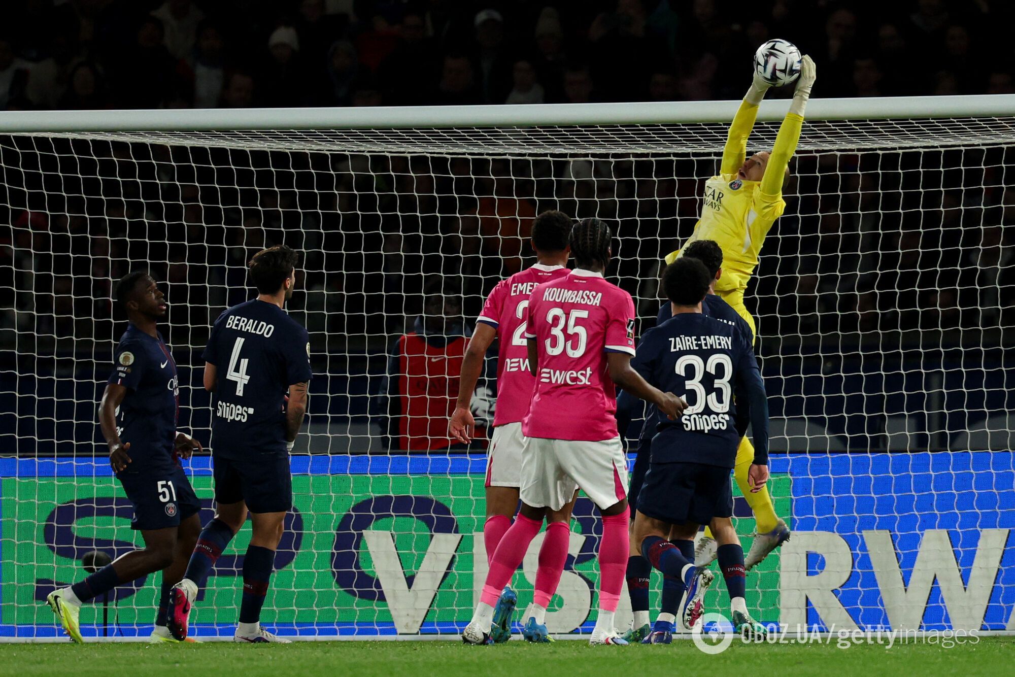 Рятував Забарний. Сафонов зганьбився в матчі ПСЖ і став найгіршим у команді. Відео