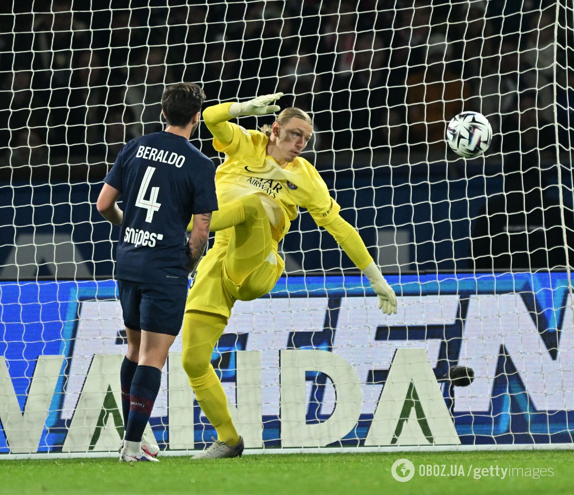 Рятував Забарний. Сафонов зганьбився в матчі ПСЖ і став найгіршим у команді. Відео