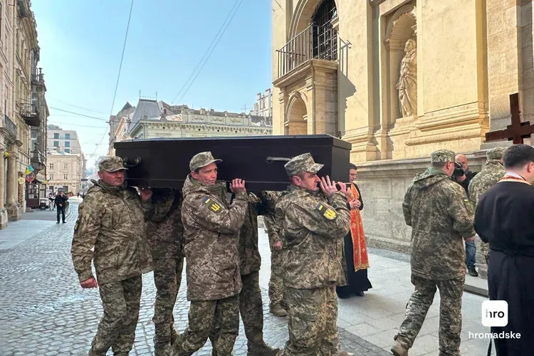 У Львові прощаються із убитим військовослужбовцем ТЦК Авдєєвим. Фото та відео