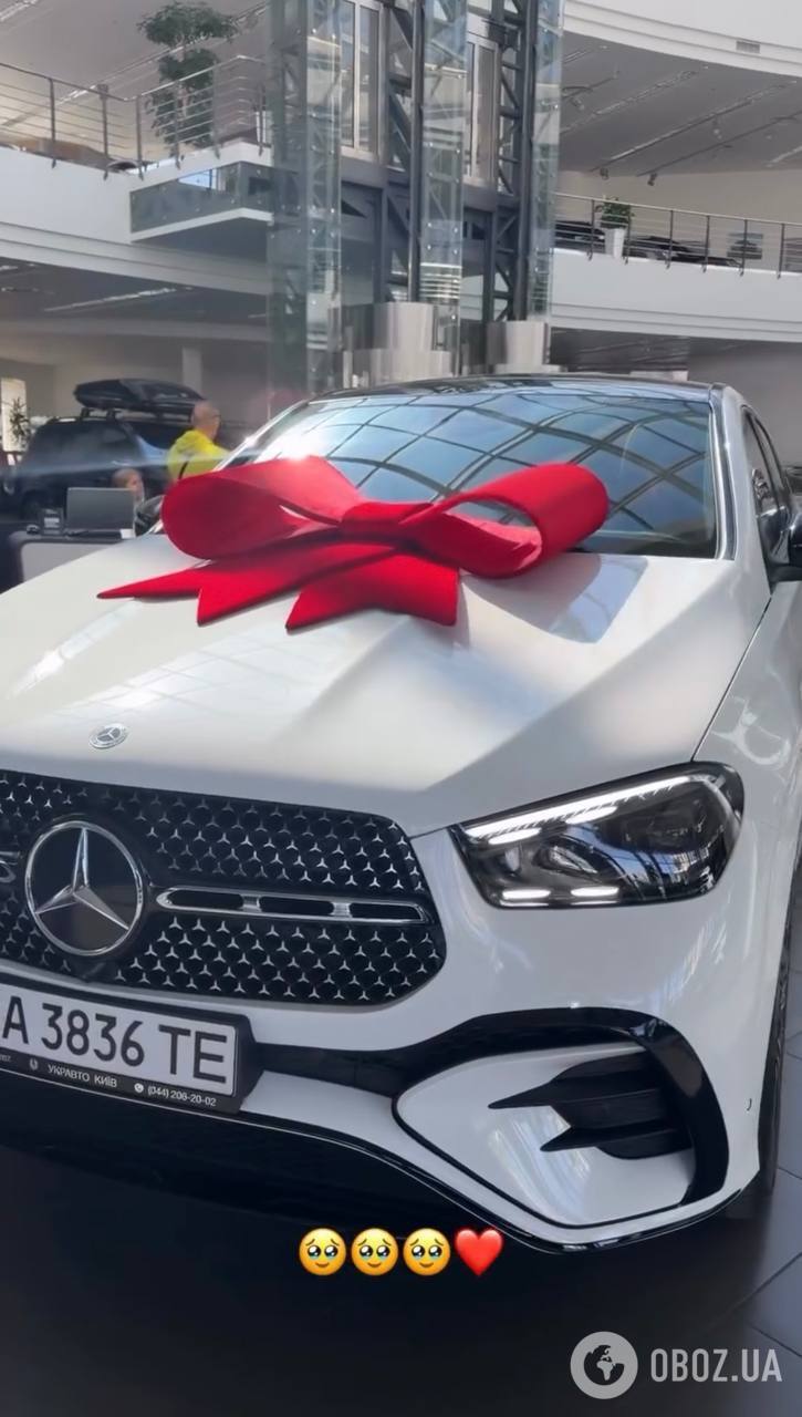 Ксенія Мішина похизувалася покупкою нового Mercedes, про який давно мріяла. Відео