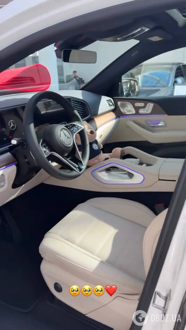 Ксенія Мішина похизувалася покупкою нового Mercedes, про який давно мріяла. Відео