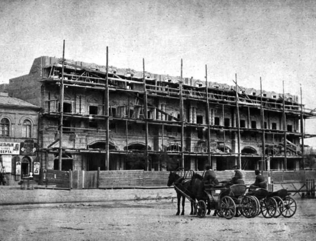 У мережі показали, який вигляд мала перша масштабна будівля на Хрещатику в Києві. Історія та фото 1870-1940-х років