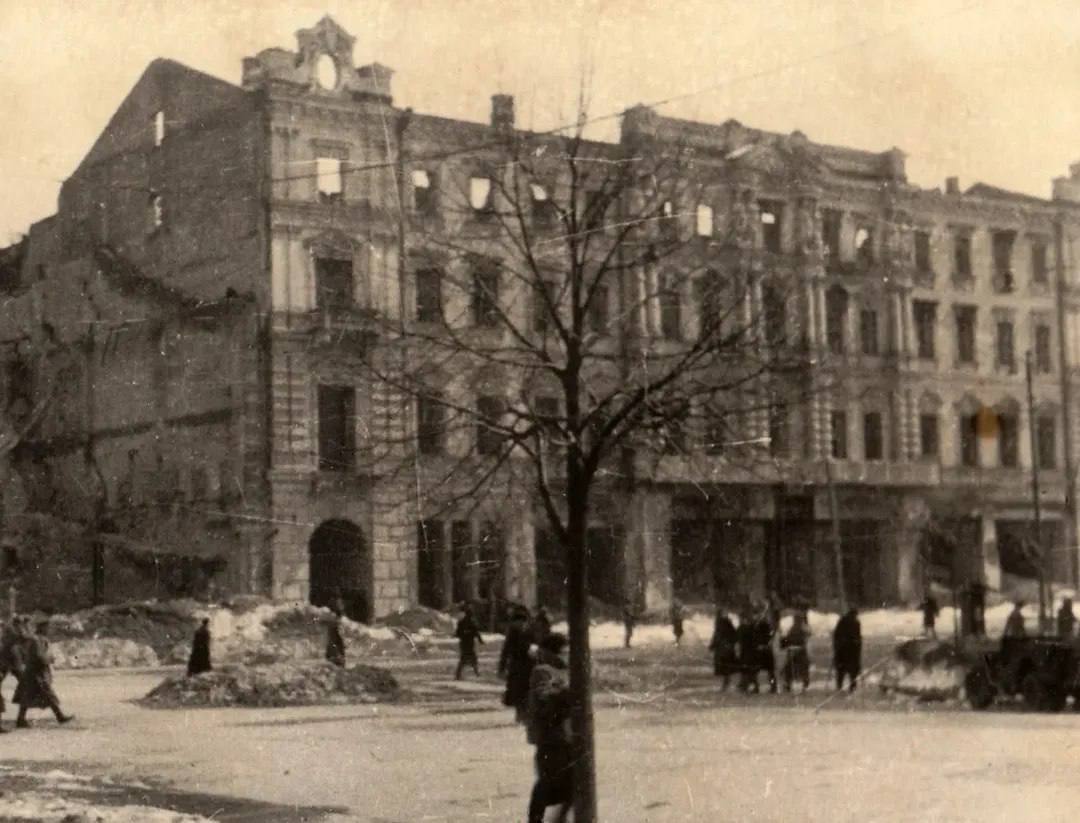 У мережі показали, який вигляд мала перша масштабна будівля на Хрещатику в Києві. Історія та фото 1870-1940-х років