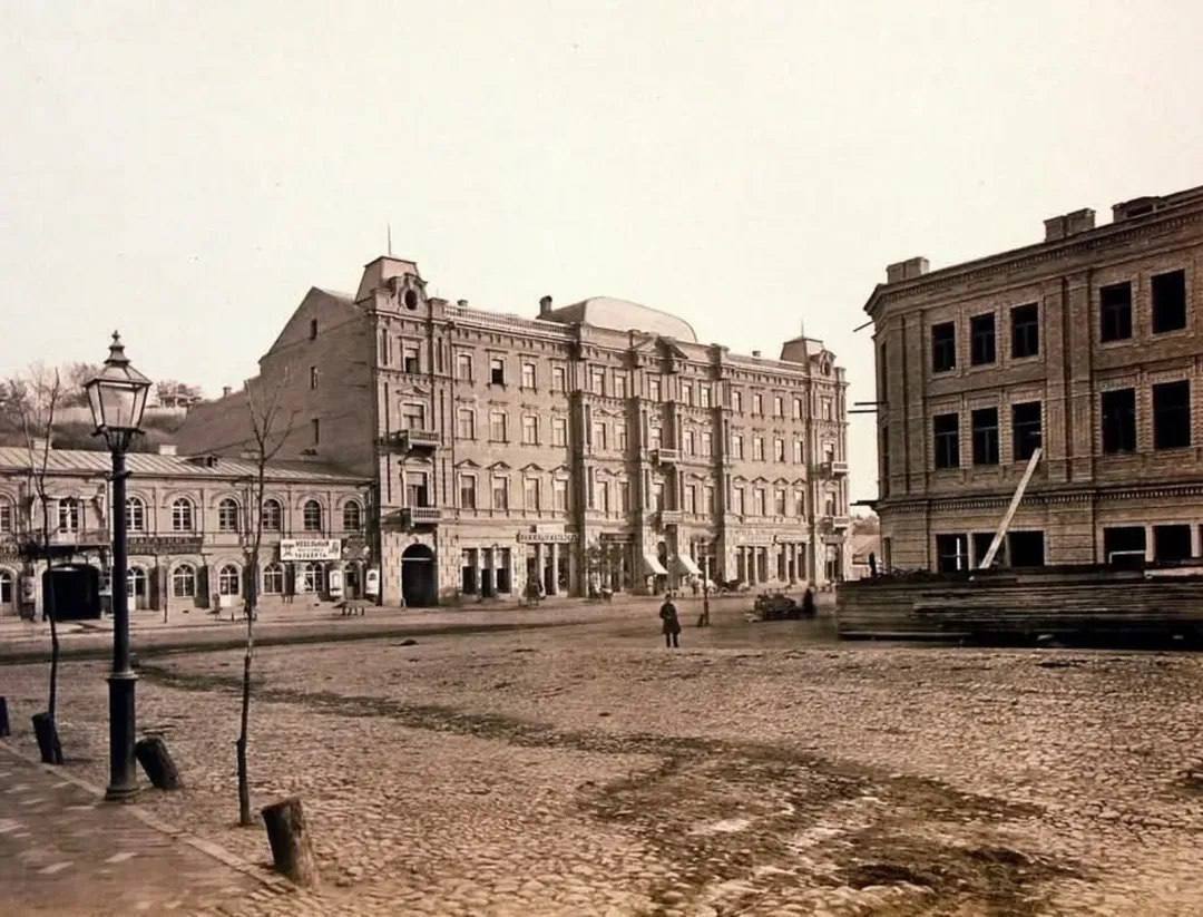 У мережі показали, який вигляд мала перша масштабна будівля на Хрещатику в Києві. Історія та фото 1870-1940-х років