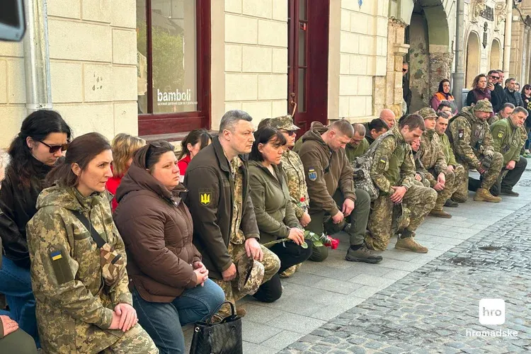 У Львові прощаються із убитим військовослужбовцем ТЦК Авдєєвим. Фото та відео