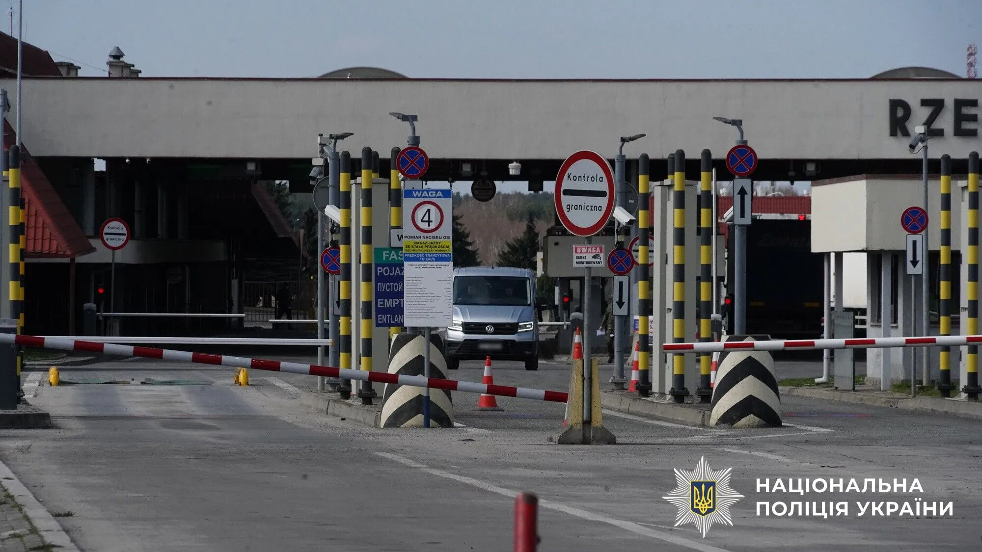 Україна екстрадувала в Азербайджан вчителя, який воював на боці Росії. Фото і відео