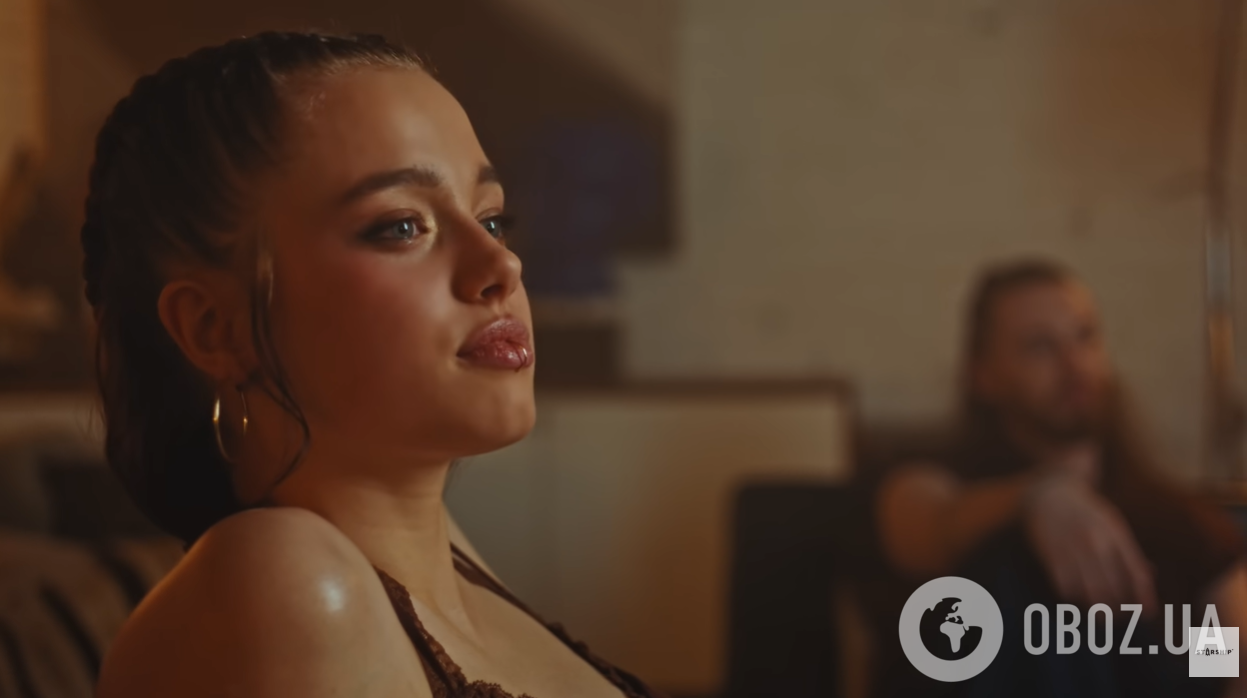 19-річна донька Анджеліни Джолі вразила мережу неймовірною схожістю із зірковою мамою. Фотопорівняння