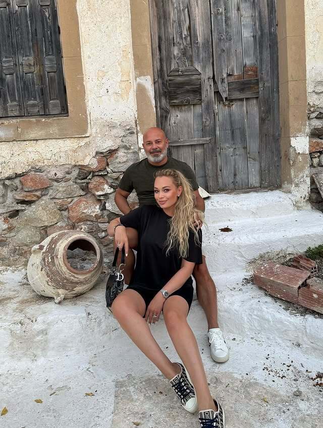 Радянське шампанське, російська мова і чоловік-турок: де зараз і як живе зрадниця Яна Соломко, яка співала для окупантів