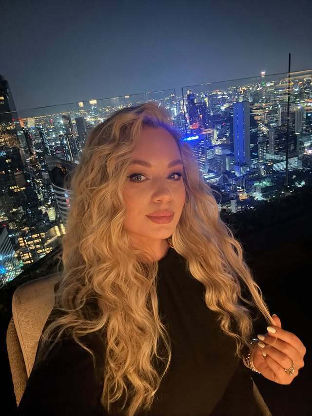 Радянське шампанське, російська мова і чоловік-турок: де зараз і як живе зрадниця Яна Соломко, яка співала для окупантів