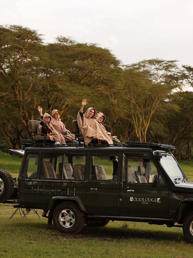 "Ровно €40000 с перелетом". Сашу Бо, которая повезла детей в Кению, заподозрили во лжи