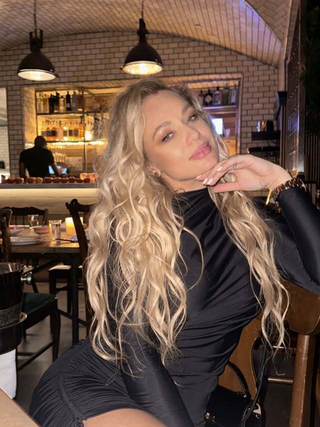 Радянське шампанське, російська мова і чоловік-турок: де зараз і як живе зрадниця Яна Соломко, яка співала для окупантів