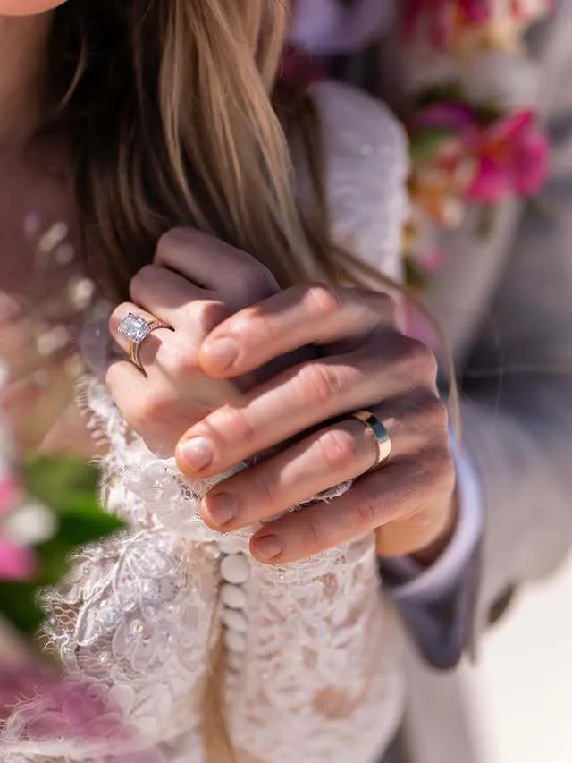 Вдова засновника Playboy вийшла заміж вдруге у сукні українського бренду: весілля відбулося за 8 тис. км від дому. Фото