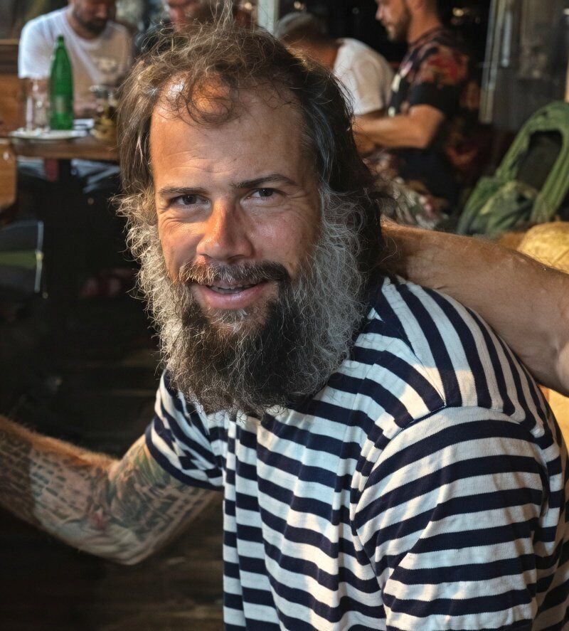 "Гра в Росії ні до чого доброго не призводить". Легенда футболу змінився до невпізнання і вразив мережу своїм виглядом. Фотофакт